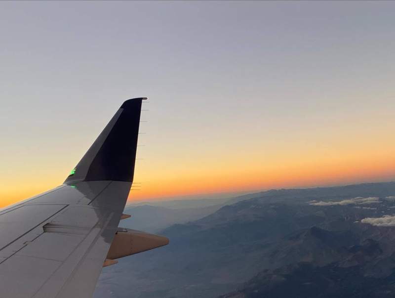 Airplane wing